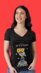 Camiseta Buho Mussol Barcelona lutxana art* negra cuello V mujer